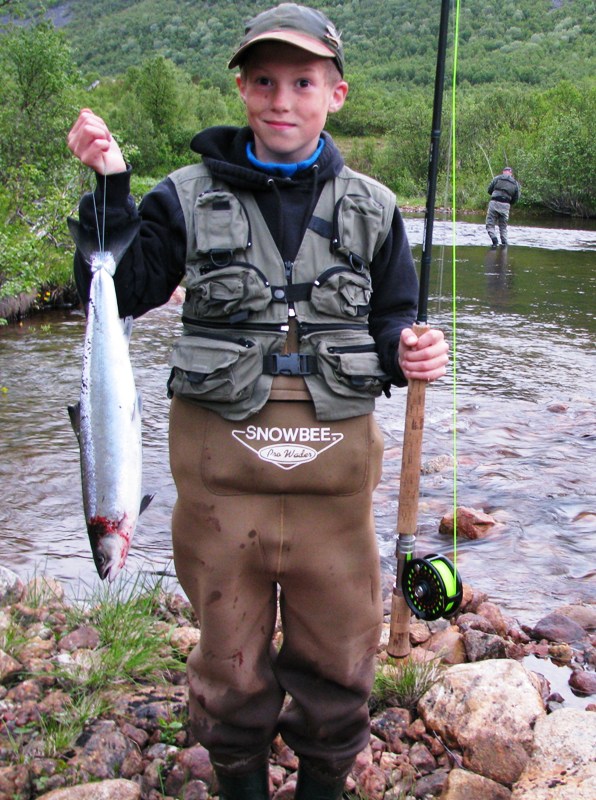 11-åring fikk en uke fri fra skolen for å fiske laks!