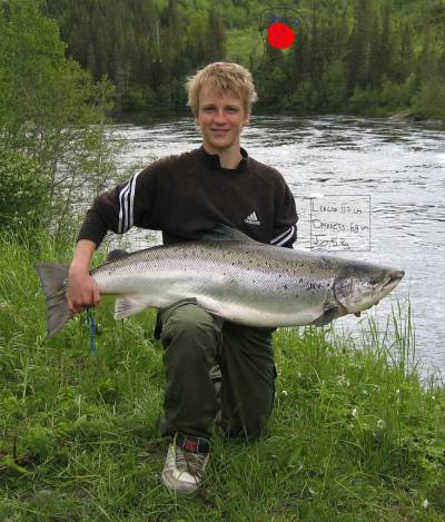 Kjempelaksen dro ut 300 meter snøre!