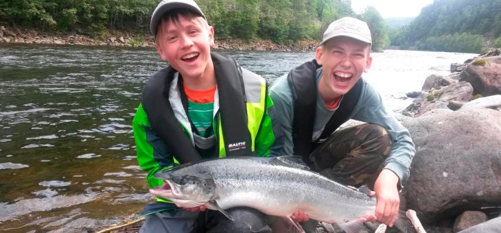 Her kan fiskeglad ungdom lære seg laksefiske!