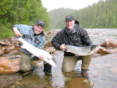 Glitrende DVD-film om laksefiske med enhåndsstang