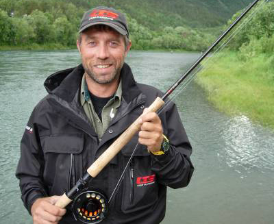 Vanskelig å reise laksen i breelvene!