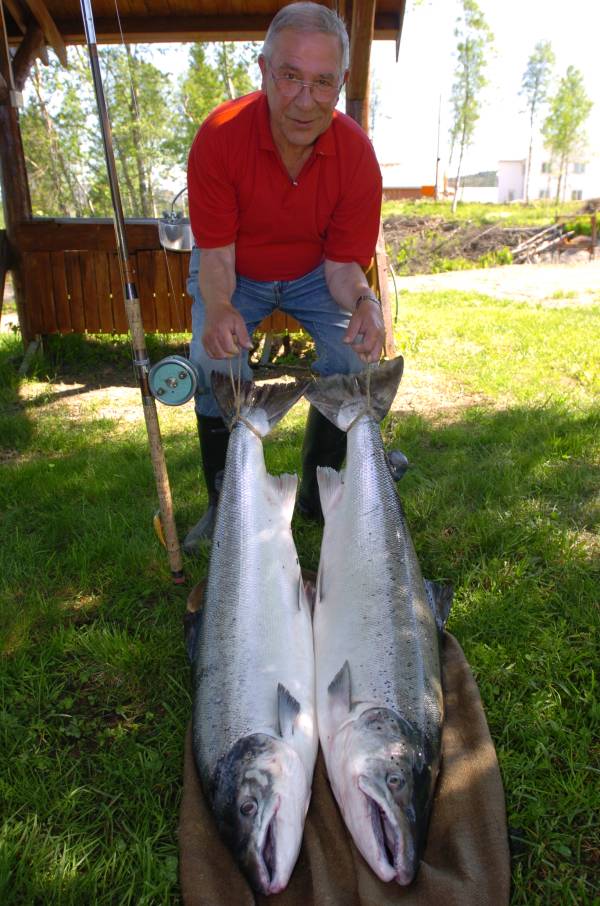 Måtte stoppe fisket etter å ha fått  laks på 17 og 14 kilo