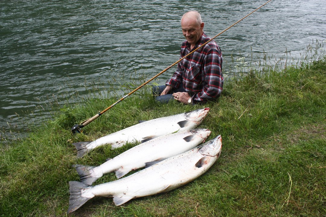 Einar Mæhle fikk tre  storlaks  på knappe to timer i Driva!