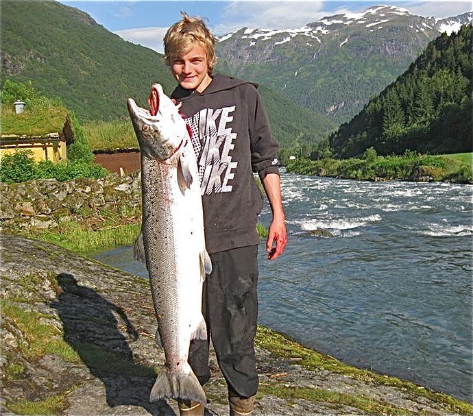 Eventyrlig laksefiske i Korsbrekkelva 