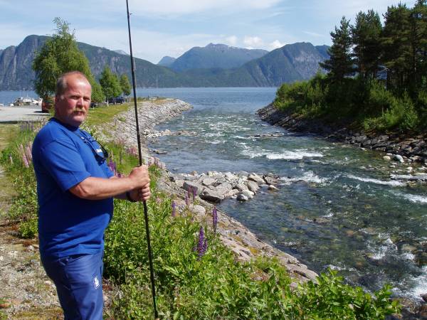 Mattilsynet stenger ikke laksefisket i Raumavassdraget