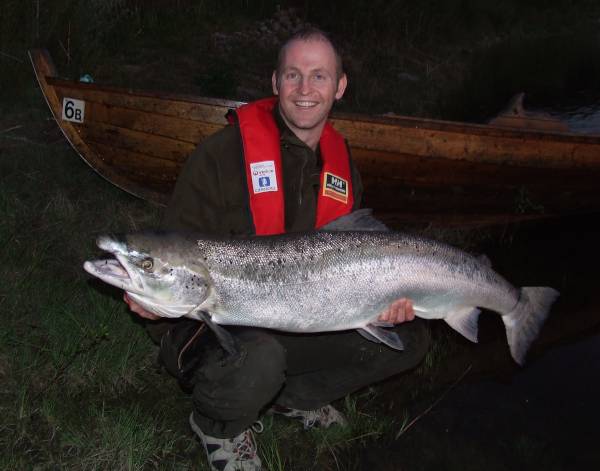 Tvillingbrødre med storfangst  på Namsen-premieren!