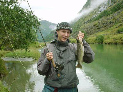 De første fiskeguidene på plass!