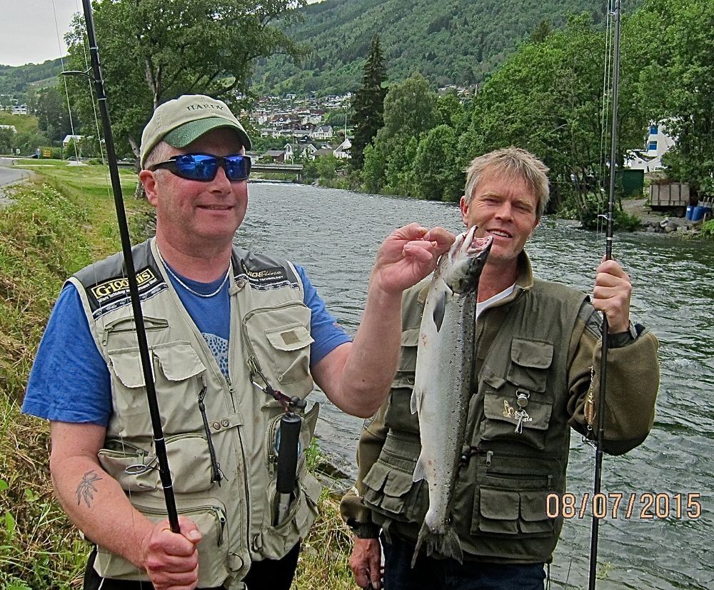Makeløs laksestart i Sogndalselva!