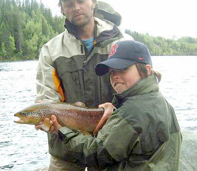 Masse kilosfisk sluppet i Steffensrudtjernet!
