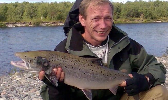 Ble drittlei elvebåten og fluefiske i Altaelva!