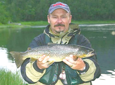 Den blå gullhodenymfa lurte storfisken i Barduelva