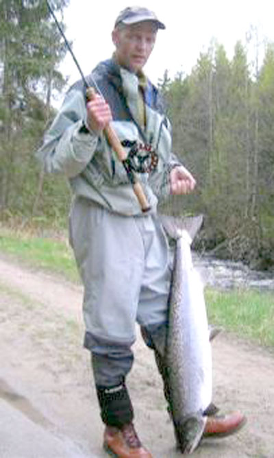 Se videoen av duellen med storlaksen!