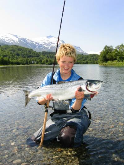 Til natta barker det løs i Beieraelva!