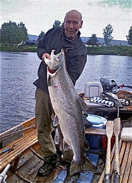 Største laks i Drammenselva tatt på en Bomber-wobbler 