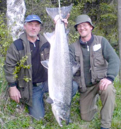 Laks på 19,5 kilo på mark-harling i Bjøra!