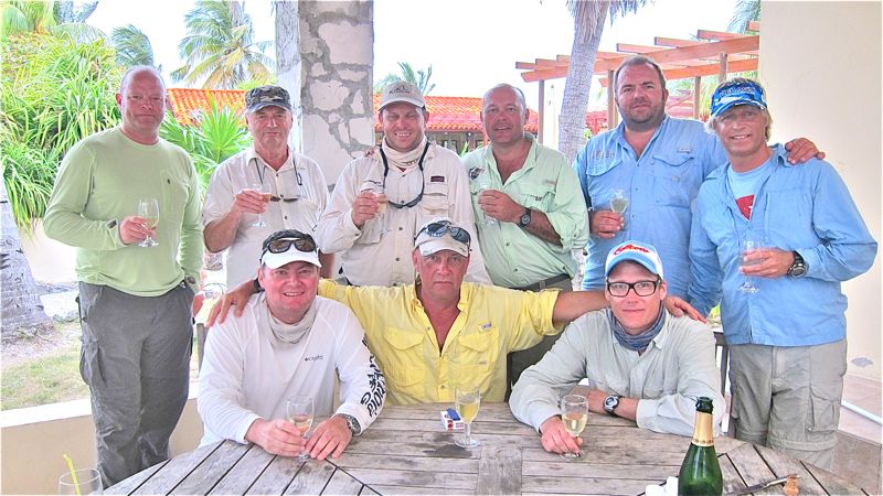 Gutta boys på fluefiske etter råsterke tropiske torpedoer