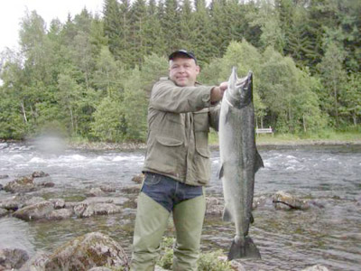 Laksetørka over for Hans Eimhjellen!