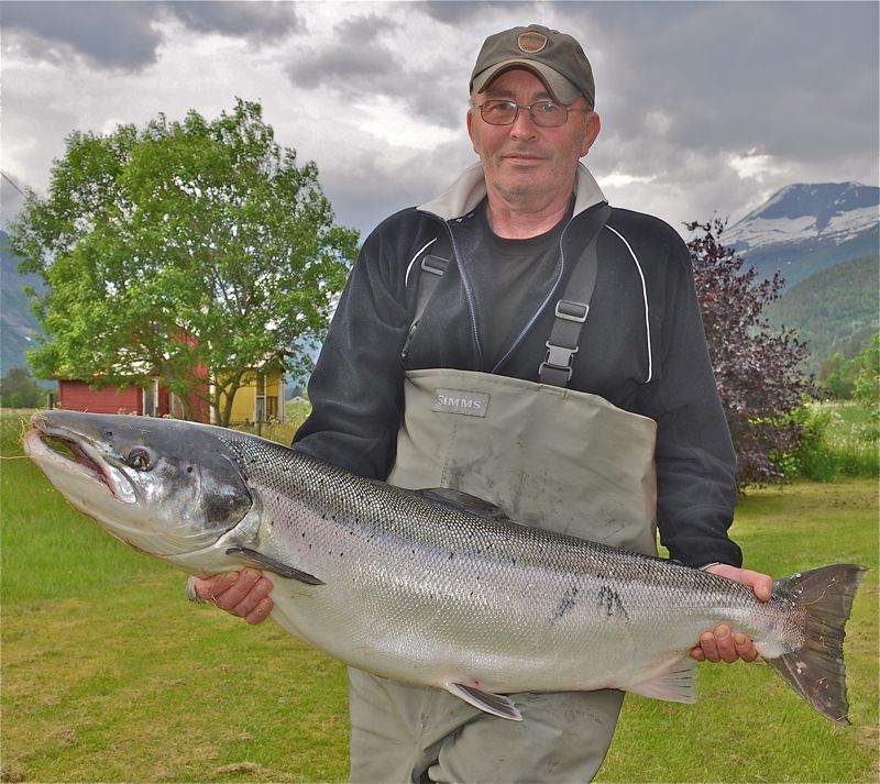 Den største laksen som er tatt i Eira på mange år