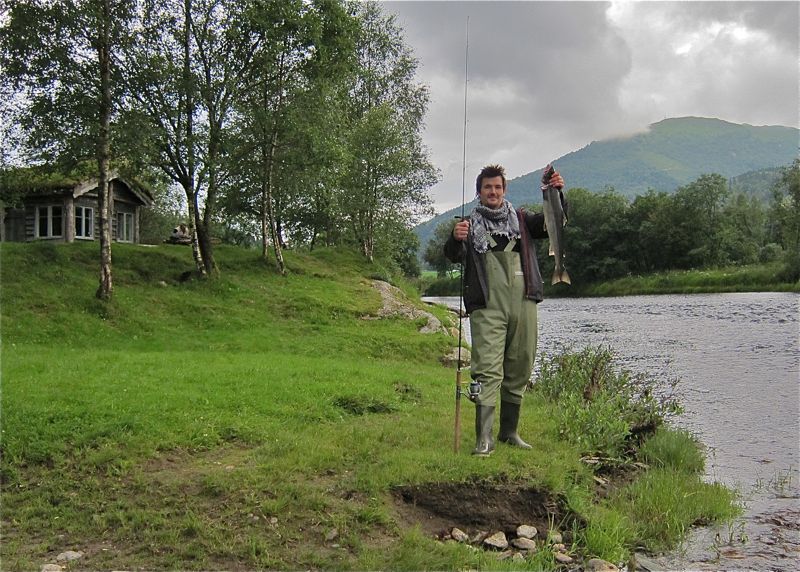 Fiskeguiden med ledig fiske i lakserike Nausta