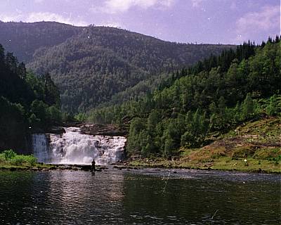 Rekefiskere utestengt fra Flekkeelva for alltid!