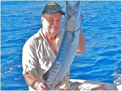 Storfiskeren med baracuda i Pilar