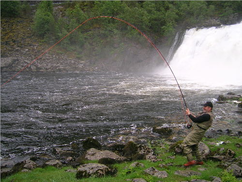 Prøv ei flue som ingen andre bruker i elva du fisker