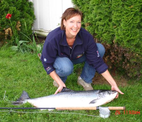 Heidi lurte laksekongen i Kjerringhølen!