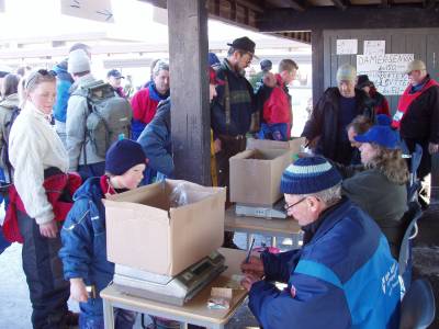 Isfiskemesteren tar nesten 7000 fisk i vinter!