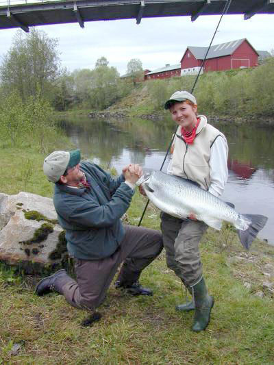 Trude fikk både storlaksen og kjæresten på kroken!