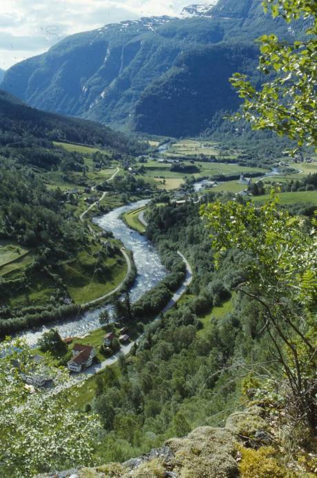 Sportsfiske-kjendiser går mot fiskeforbud i Lærdalselva
