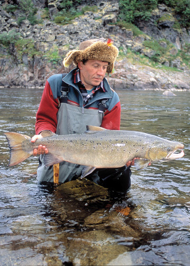 Kjempefin bok om fluefiske etter laks og sjøørret!