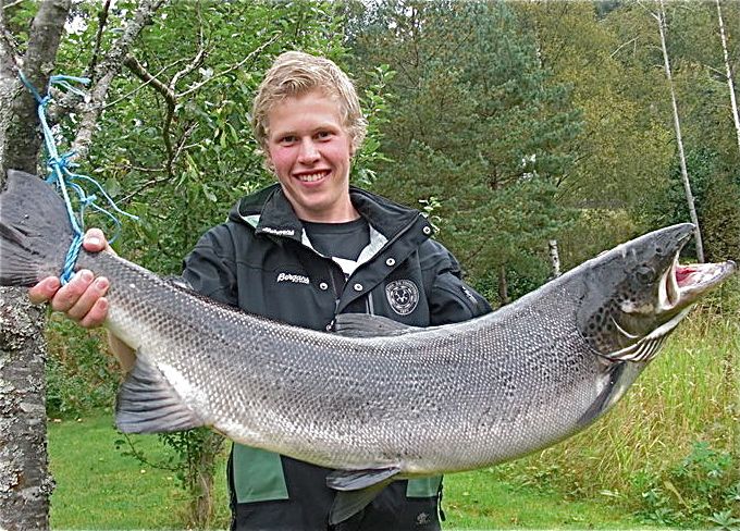 Ung fluefisker tok rekordlaksen i Mandalselva