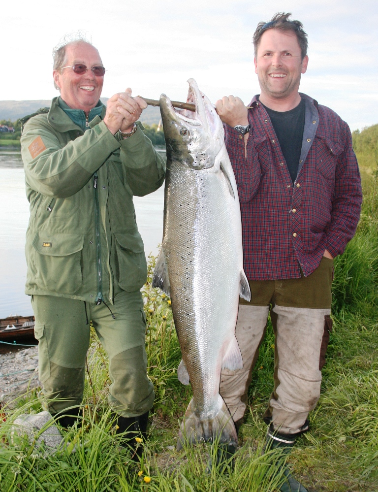 Sandefjord-fiskere tok drømmelaksen i Namsen!