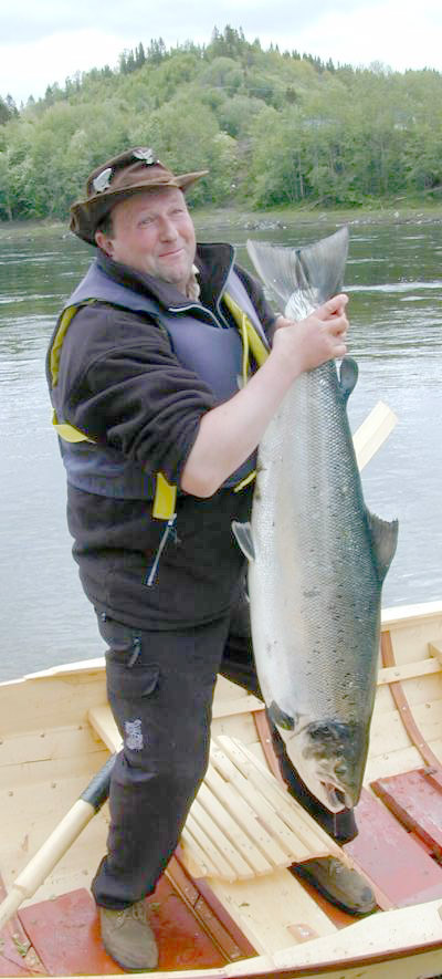 Fiskumfossen blir lekeplass for styrtrike fiskere!