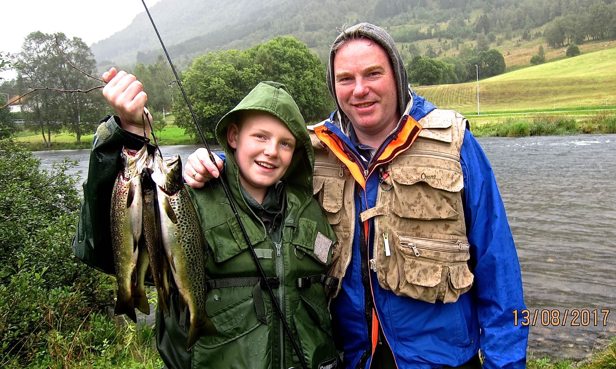 Fiskeglede i øspøsende regn og 8 grader sommervarme!