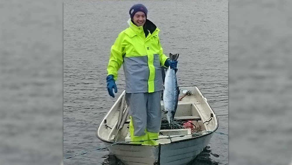 Far og sønn fisket opp rømlinger for 90 000 kroner!
