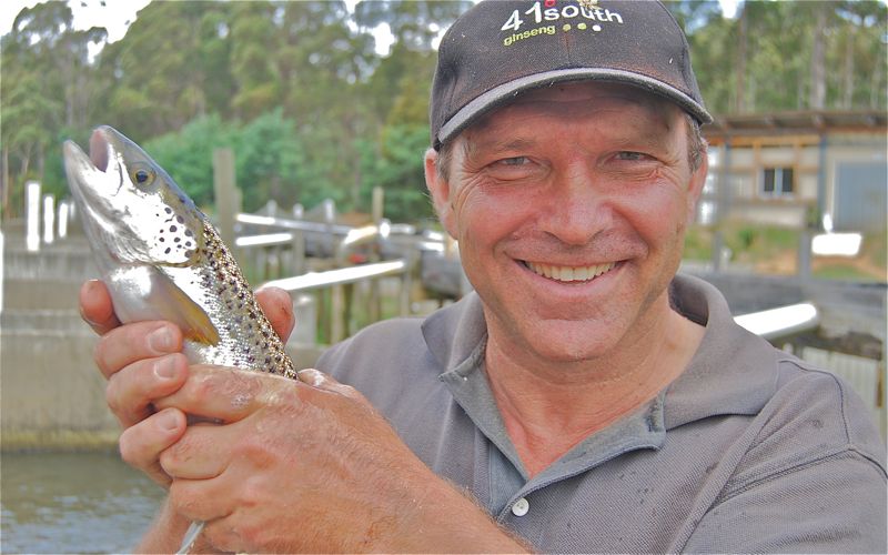Lakseoppdrett i ferskvann på land i Tasmania