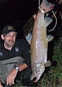 Ta din trofe-ørret i Randselva før sesongslutt!