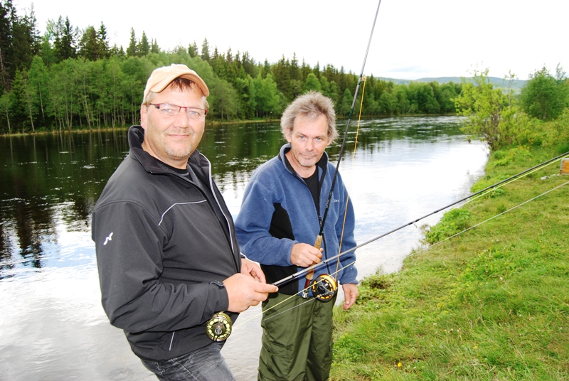 Med knøttsmå fluer etter storfisk i Raustrømmen!