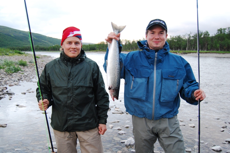 Repparfjordelva stinn av laks!