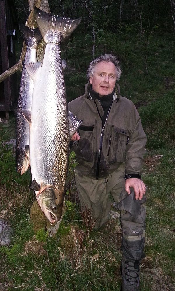 Rune Eide tok den største laksen i Flekkeelva på 30 år