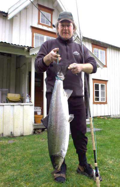 Første storlaksen på land i Åfjord!
