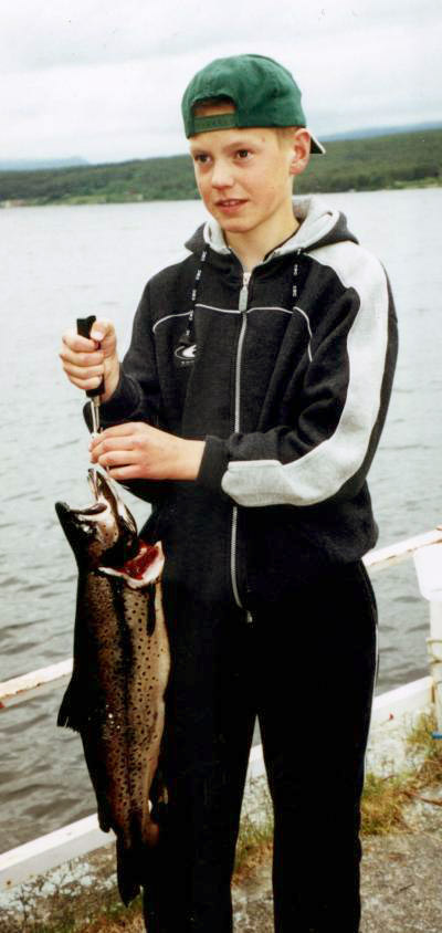 10 000 kroner for den største ørret over 8 kilo!