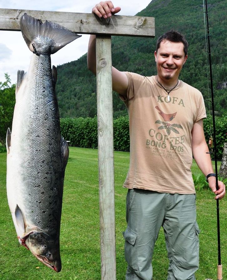 Kjempelaks landet i Stryneelva