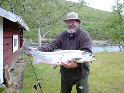 Første oppdrettslaksen i Tana!