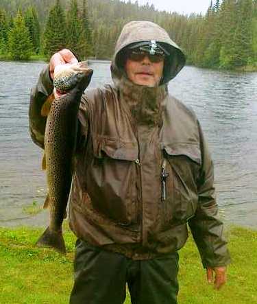 Oslo-fiskere trosser været og drar storørreten i Tydal!