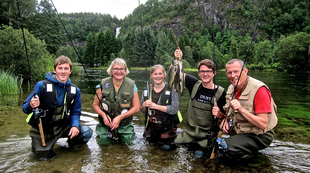 Alle får ørret i Sunnfjord - sammen med vår fiskeguide!