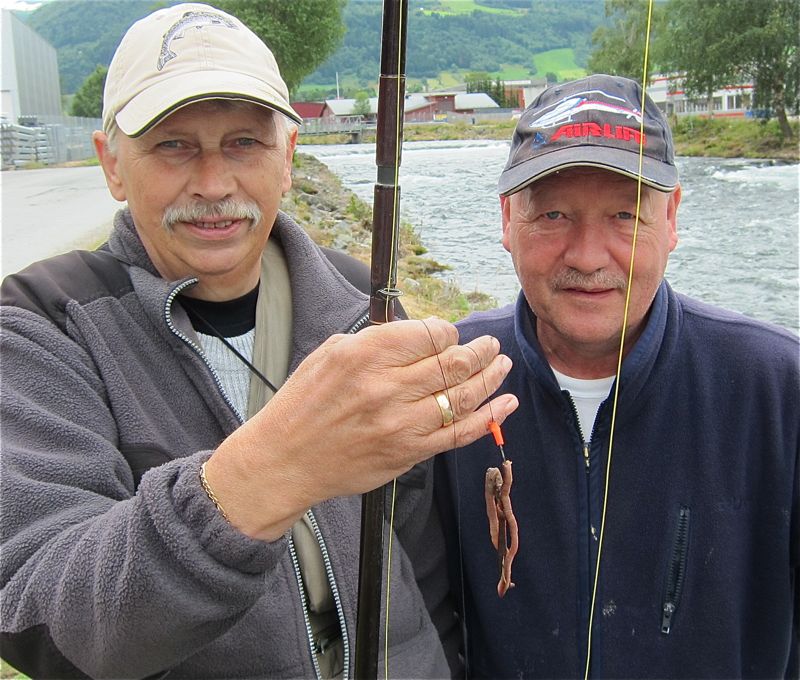 Oskar var på tur mot Balestrand med storlaksen!