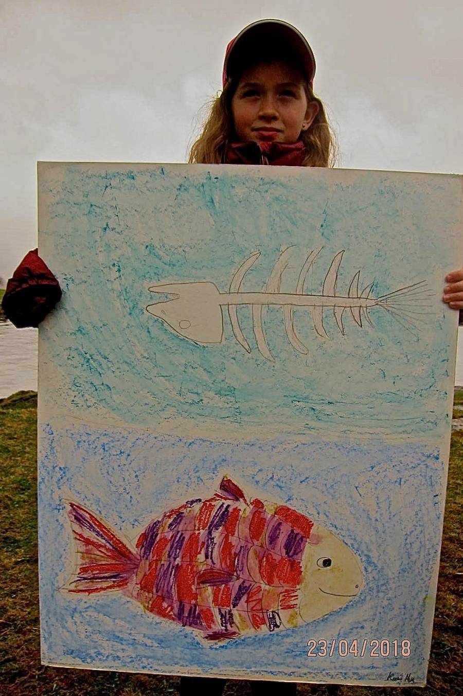 Martine hadde tegnet sin egen protestplakat.  Foto: Eivind Fossheim  